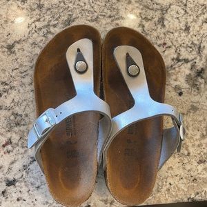 Birkenstock Kids Gizeh Birko-Flor sandal in silver thong size 33 kids 2 2.5.
